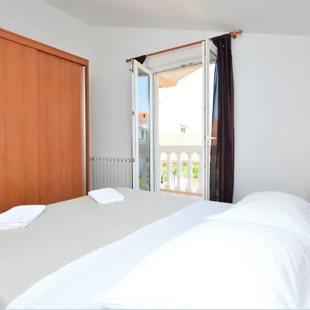 Mladen-3 By Interhome Apartmán