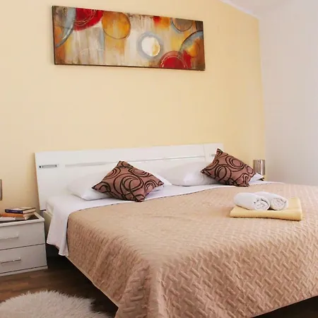 Apartmán Mladen-3 By Interhome *